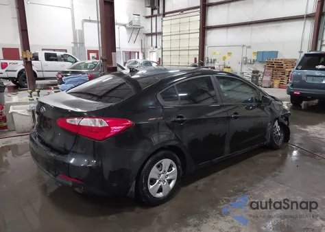 2015 Kia Forte Lx z USA, uszkodzony, nr VIN KNAFK4A68F5263991